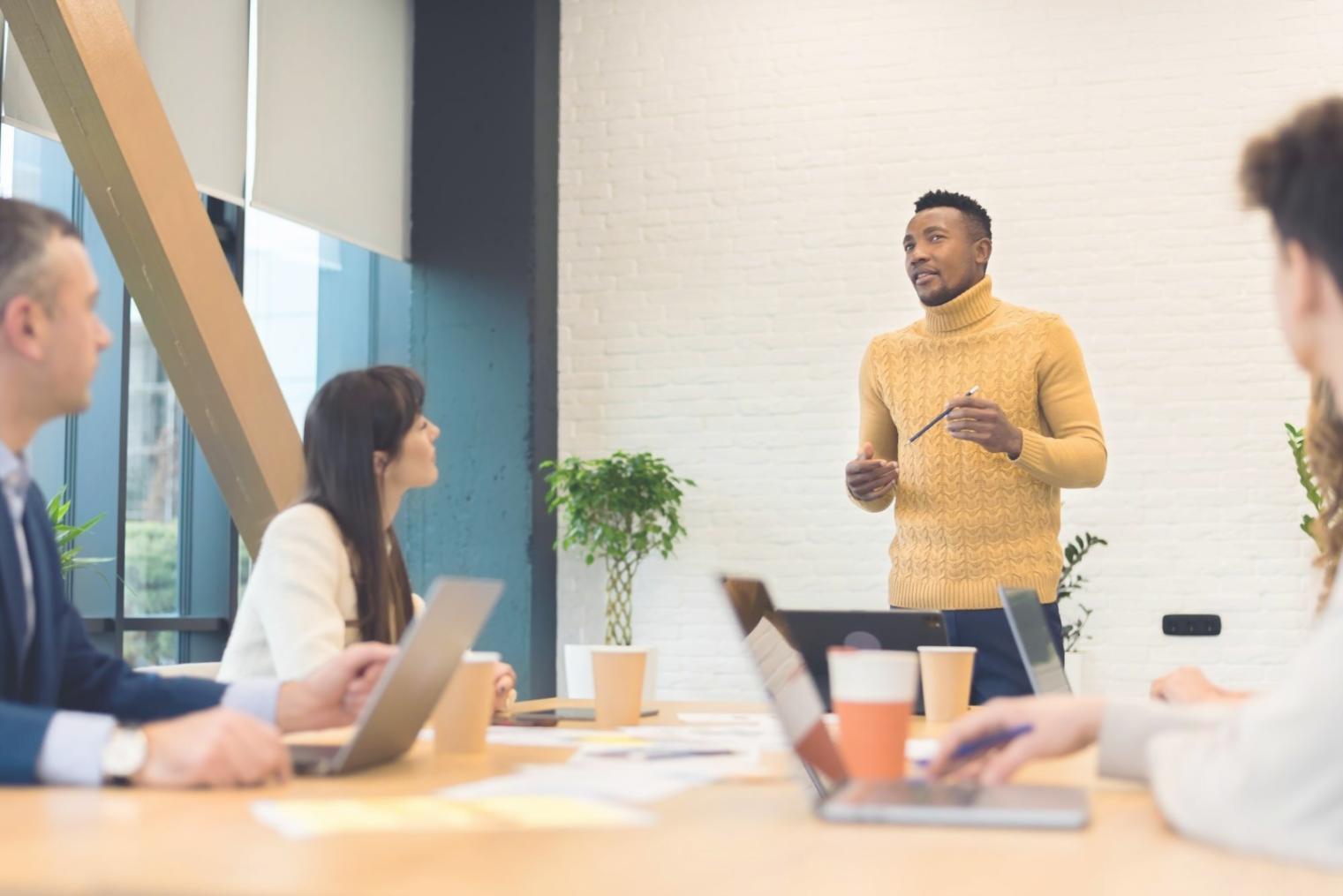 Équipe dazethurvali lors d'une session de brainstorming créatif